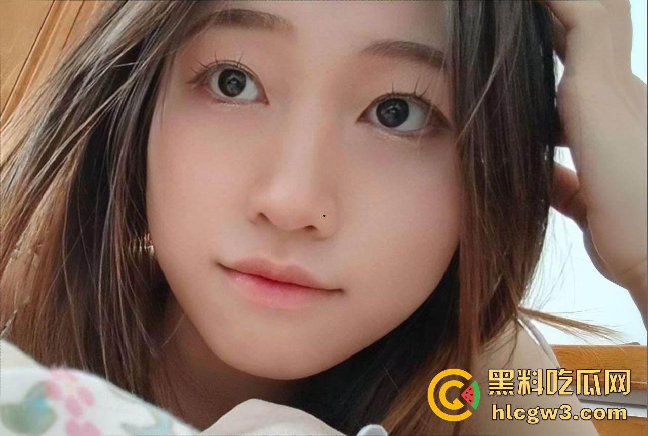 高颜女主【盛雅雯】反差白嫩母狗叼狗链啪啪，肛塞情趣白丝疯狂自虐，口交伺候玩到失控！-1