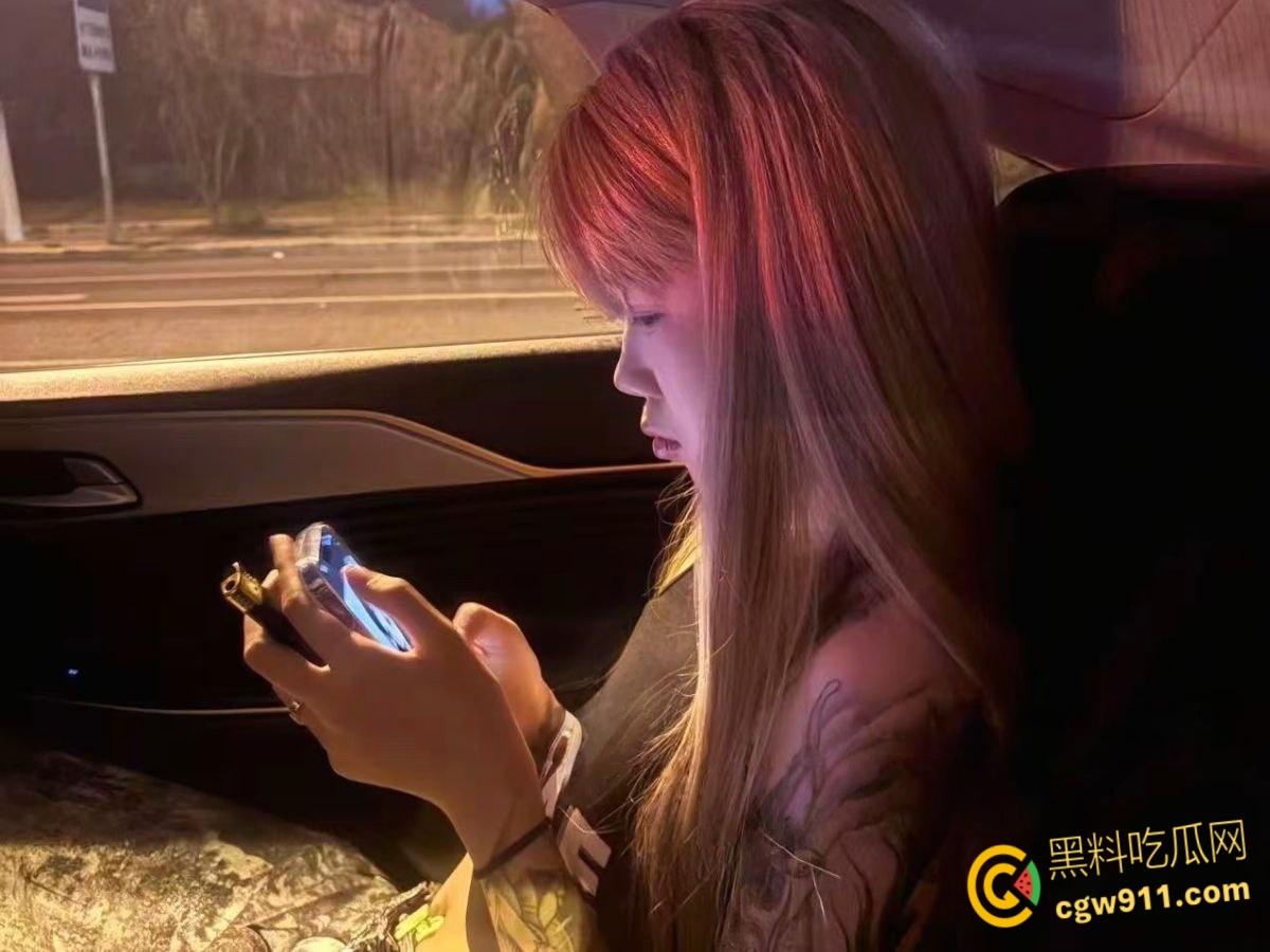 吉林长春花腿小妹【赵嘉怡】，缺钱被大哥包养，白嫩酮体被滴蜡SM调教，露出楼道狗链无套后入！-1