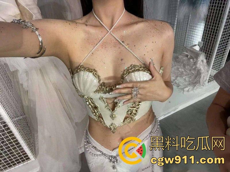 杭州外国语学院【肖璋慧】为取悦金主毫无下限 车震受虐3P无所不能，爽到浑身抽搐高潮不止！-2