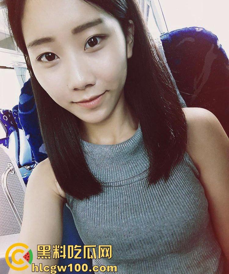 台湾世新大学传播管理系大四学姐【黄庭筠】热衷埋头吃鸡的反差嫩妹，约炮视频曝光流出，被操到娇喘求饶！-2