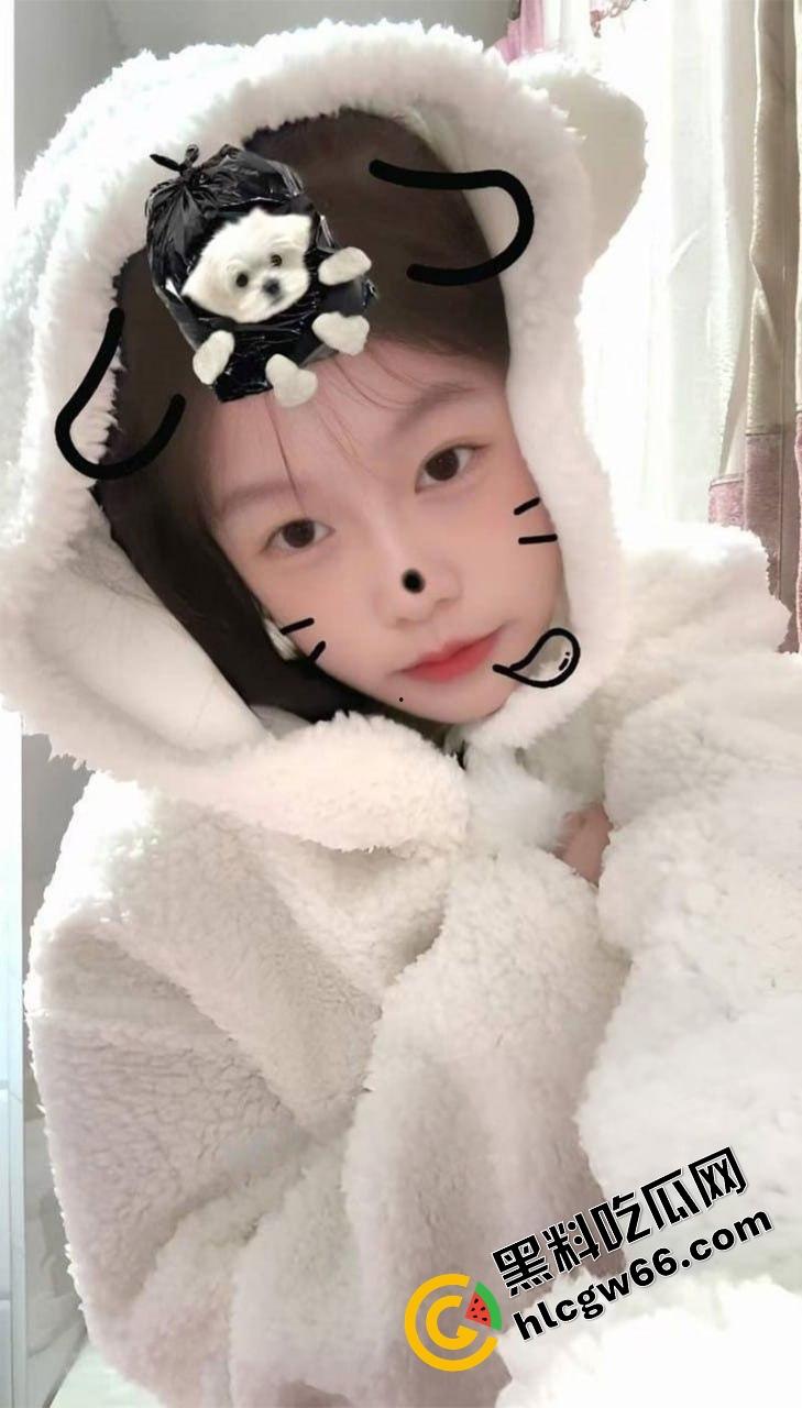 温医大骚货【潘晓蕾】私拍流出，洗澡露奶掰逼诱惑，被猛男后入干到哆嗦，床都干塌了！-2