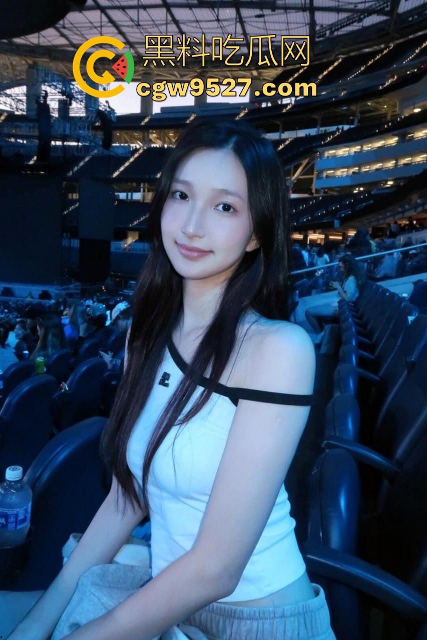 感谢时代少年团上海演唱会！一张门票换一顿操，追星女神终于被我无套后入，原来追星的女孩这么容易拿下！-2