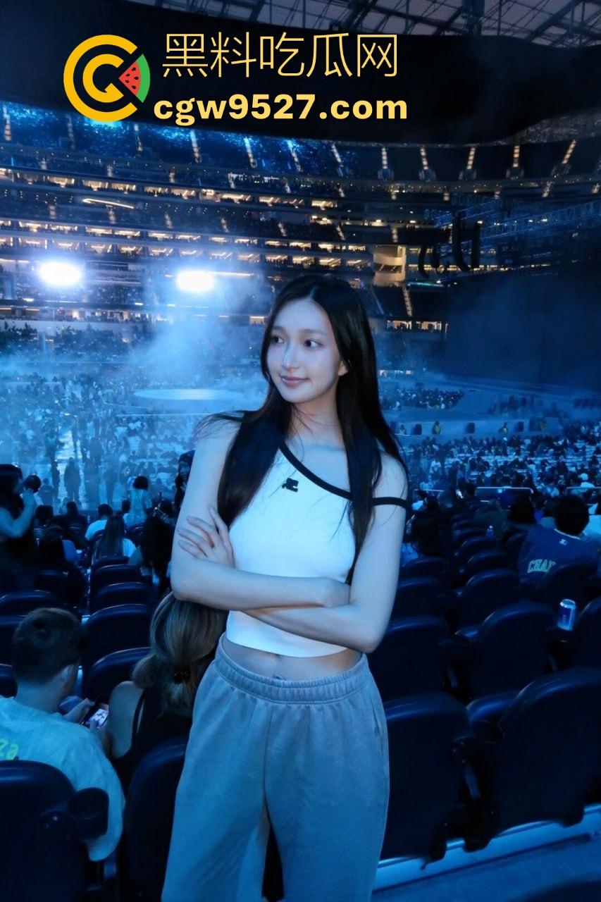 感谢时代少年团上海演唱会！一张门票换一顿操，追星女神终于被我无套后入，原来追星的女孩这么容易拿下！-5