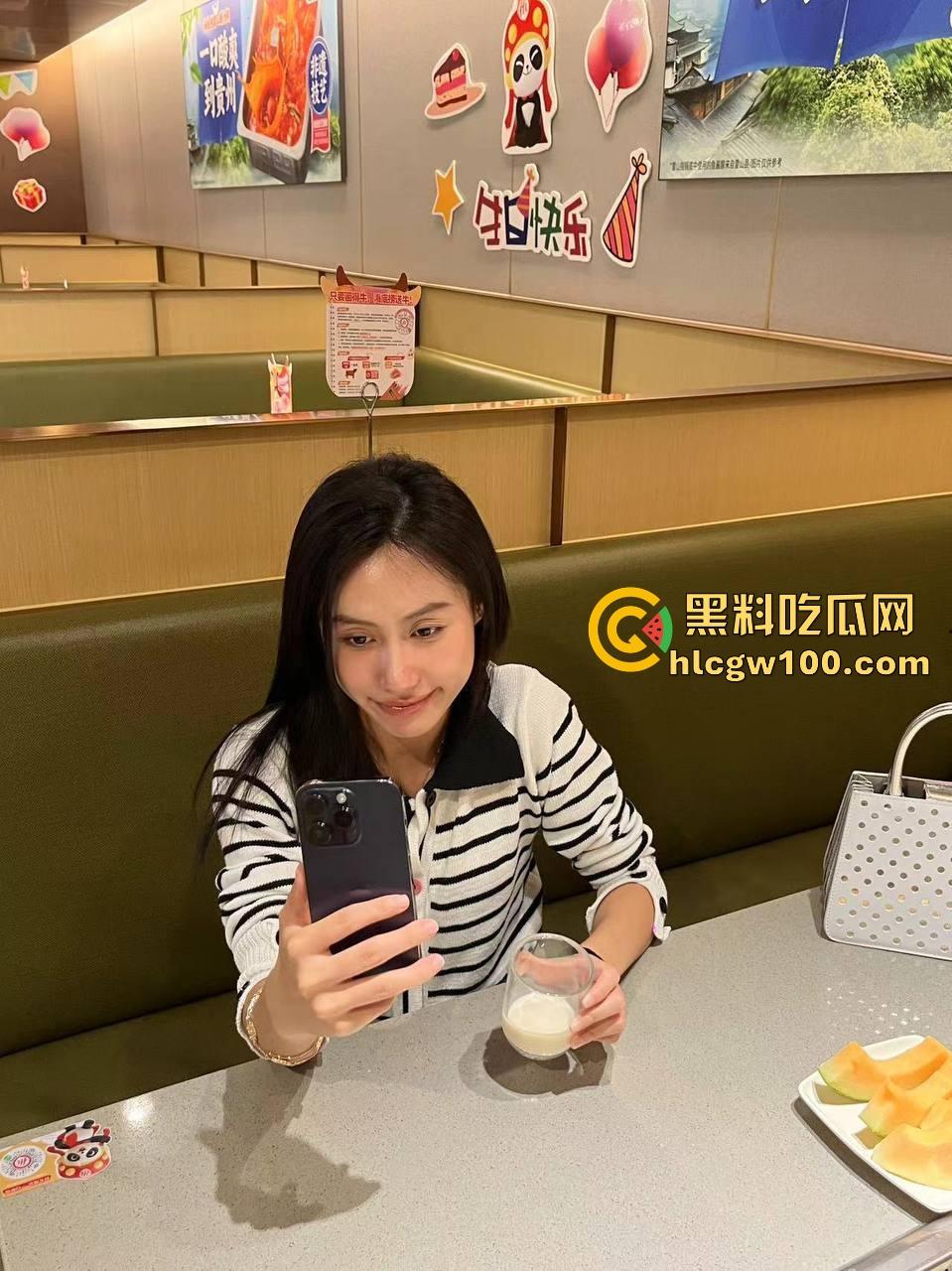 不羡鸳鸯不羡仙，只羡富婆每一天，王婆天选男模开局撒钱招呼肌肉，淫乱派对全程狂嗨，富婆的快乐你想不到！-1