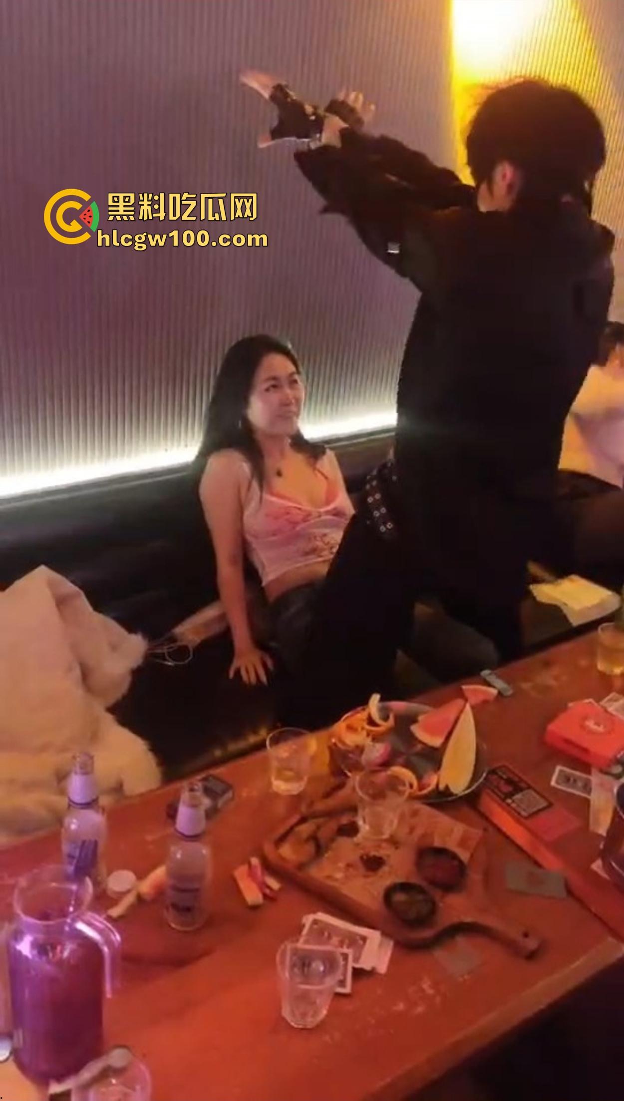 不羡鸳鸯不羡仙，只羡富婆每一天，王婆天选男模开局撒钱招呼肌肉，淫乱派对全程狂嗨，富婆的快乐你想不到！-8