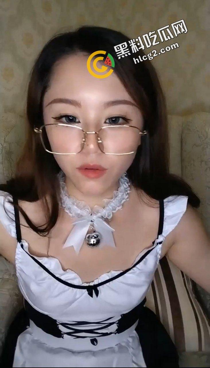 新人下海！纯骚眼镜反差婊『骚朵儿』和炮友酒店激情四射 各种爆操 超长性爱 来看看此母狗合不合格-2