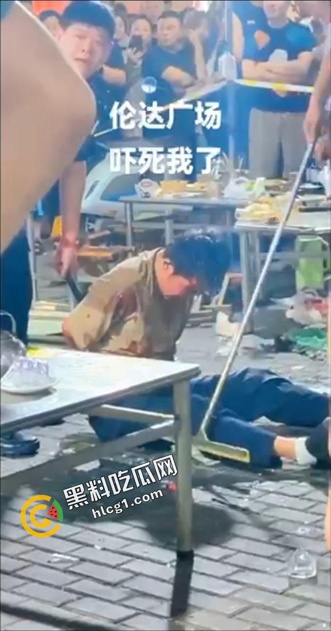 山东济宁梁山县 一男子喝醉酒砍了两个小孩和一名宝妈 现场被路人大哥暴揍-1