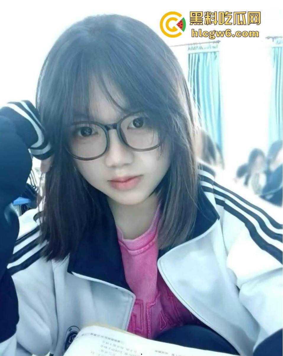 湛江校园乖乖女『袁雨怡』课后厕所吃鸡名场面曝光，老师还在办公室改卷她练枪，人狠话不多人小技术骚！-5