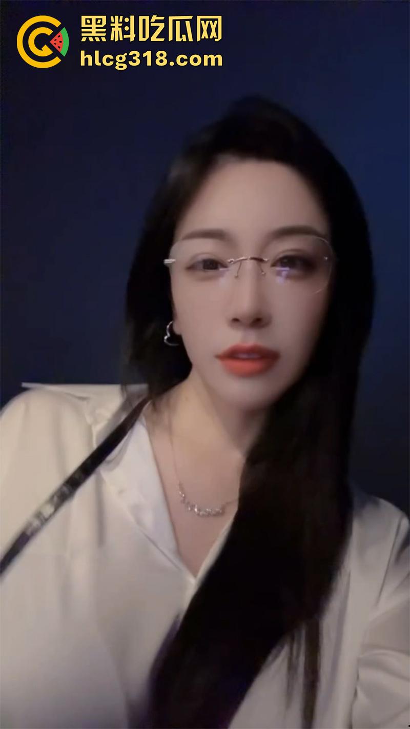 上海安静母女事件，母亲女儿身材都超极品，一起伺候大吊金主，尤其是妈妈真是魅惑十足啊！-2