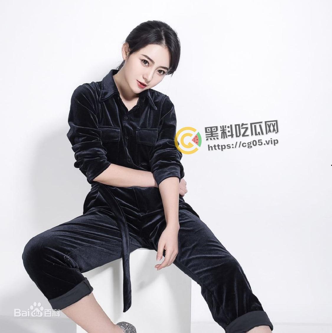 网络大电影萤幕女神【夏茉】被人扒出早期曾去秀人网当模特 傲人双峰 反差感拉满-3