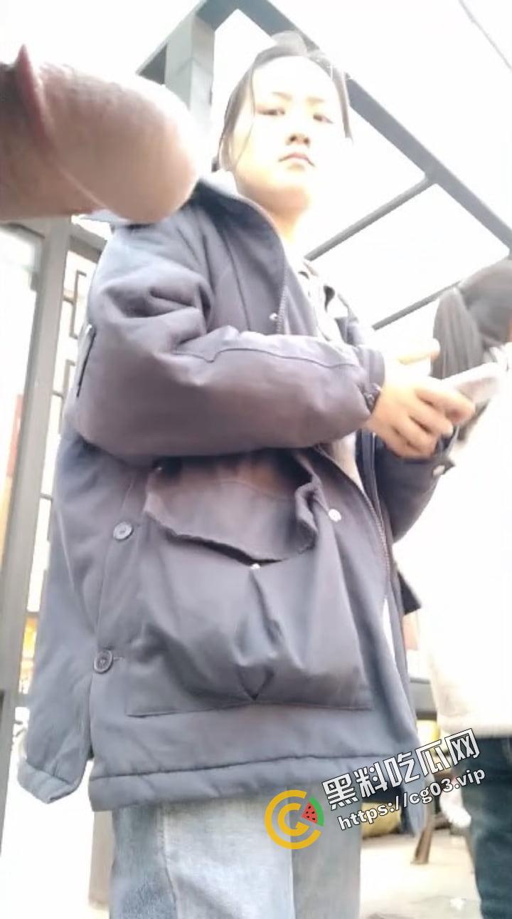 国产大变态 街射篇 速射通关达人 【黑虎】专场 专门挑街头的年轻路人妹子露屌  又收获一波表情包 （四）-17