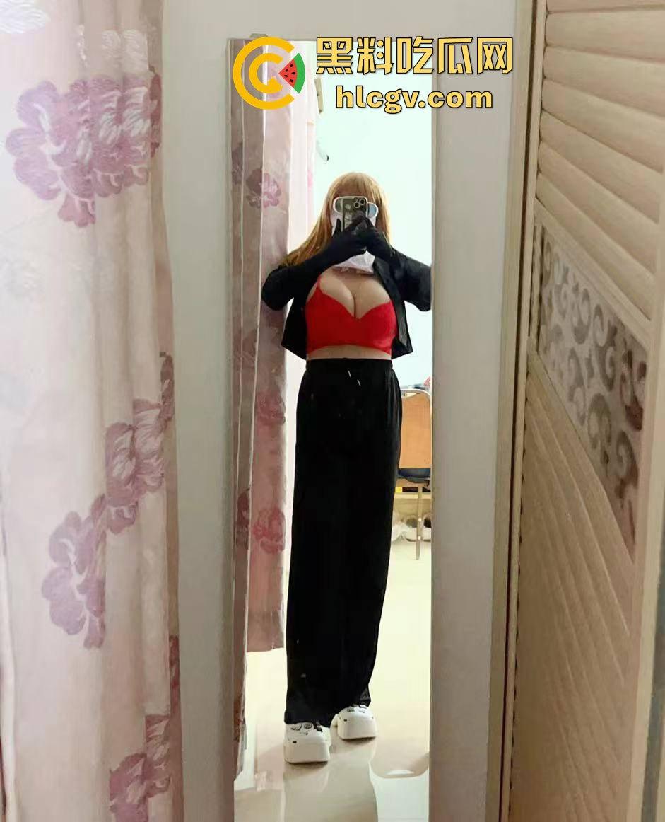 10月27号 广东东莞，假雷厕所偷拍闹剧，大神翻车被抓现行！带着假大雷拍美女大学生，跑得掉吗？-4