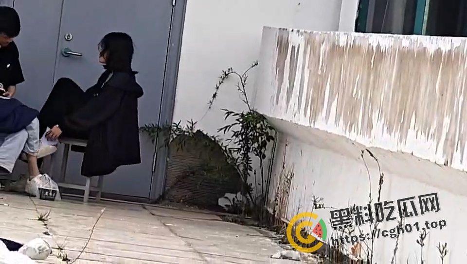 深圳高中生校内打炮 椅子上就能女上位到高潮 年轻人就是饥渴啊 偷拍视频流出-6