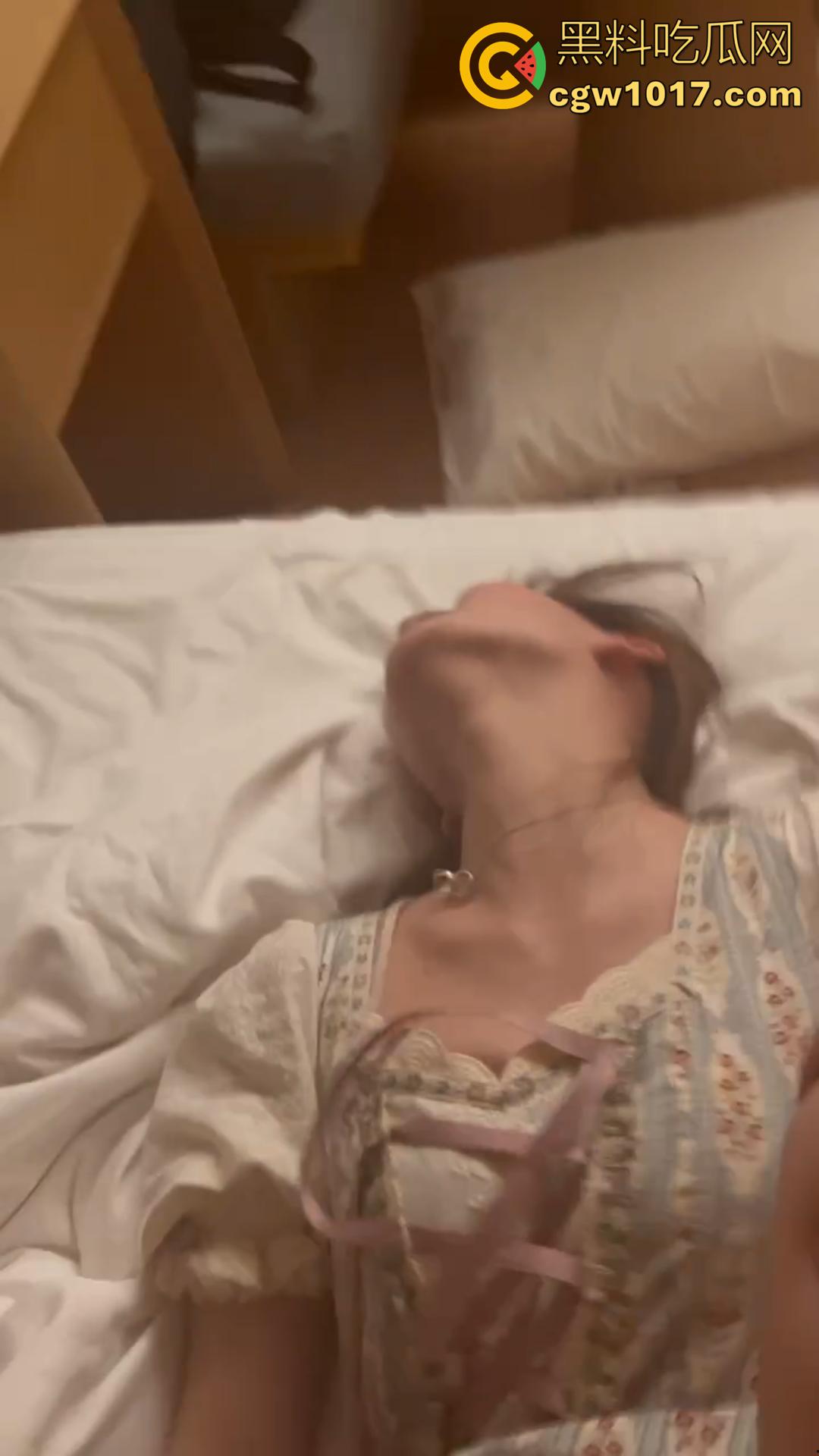 瓜友实名爆料前女友【曹梦菲】最喜欢穿JK 洛丽塔 虽然外表软萌，但是叫床声太骚了让人听了就想射 还喜欢被颜射洗脸！-4