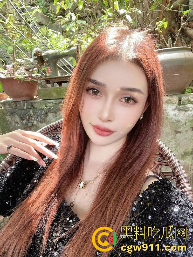 新疆真是人人迪里热巴啊！新疆骚母狗杨敏，身材一流颜值更是逆天，确实个爱舔脚的骚母狗，被主人爆操视频曝光！-2