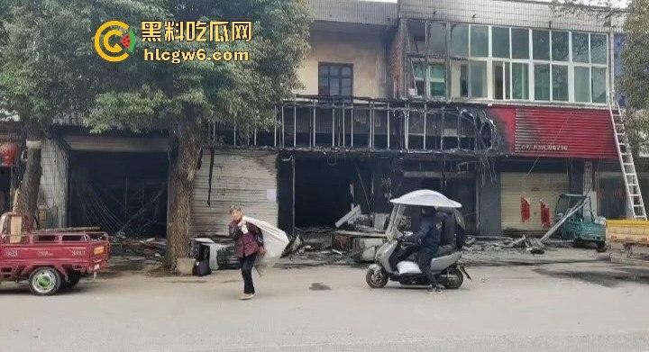 安徽铜陵枞阳横埠快递站突发火灾里面物品全部烧光,老板一夜回到解放前！-9