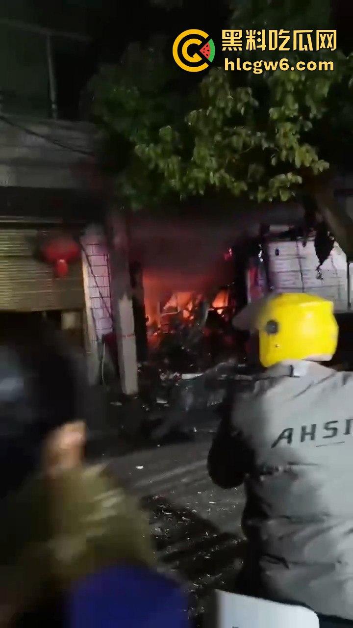 安徽铜陵枞阳横埠快递站突发火灾里面物品全部烧光,老板一夜回到解放前！-12