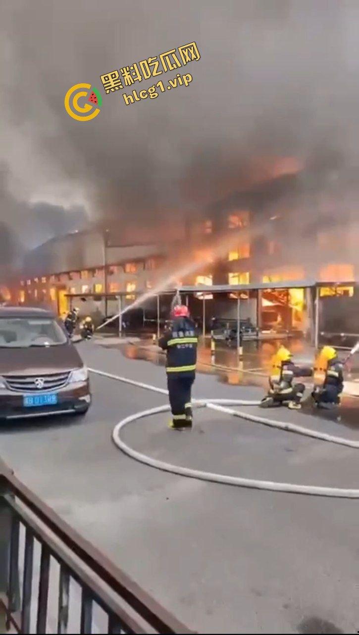 燃烧殆尽！宁波海曙一装潢材料市场 突发大火！火海涌现！-4
