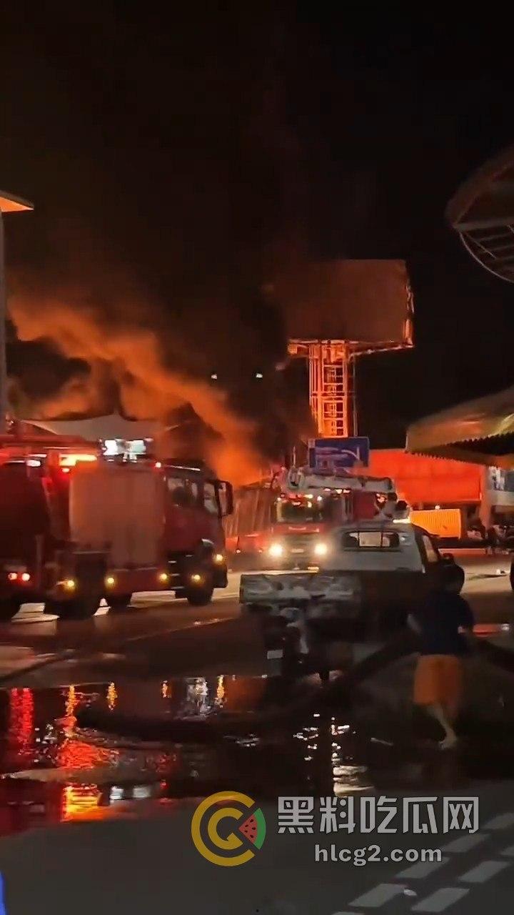 佛山火灾大爆炸！20多家商铺被吞噬，凌晨恐怖场面令人咋舌-4
