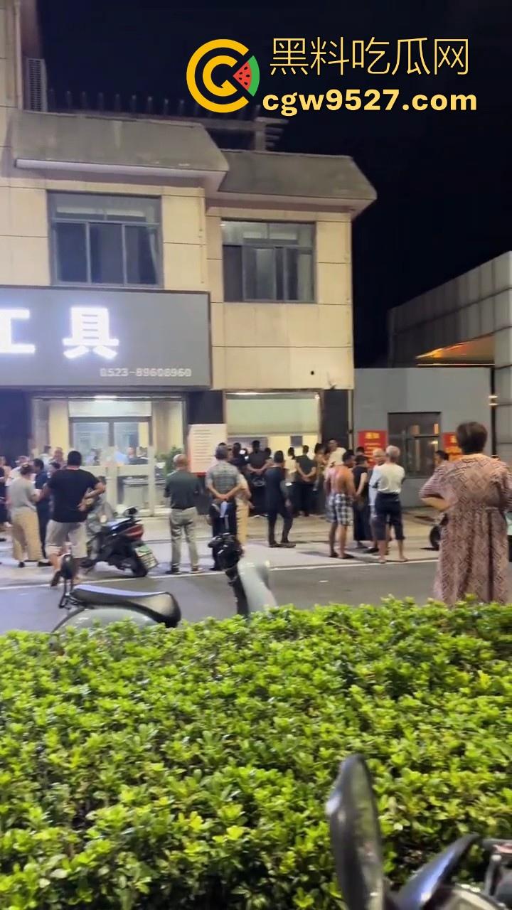 又一资金盘爆雷！江苏泰州冯苏鹰老板，骗走了几百个老年人一辈子的养老钱，最嘲讽的是旁边就是市场监管局！-7