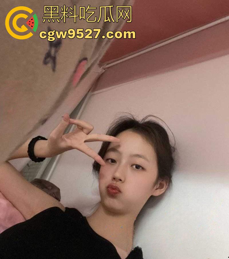 南京师范大学校花【孟钰涵】，清纯颜值御姐身材，被前男友曝光性爱视频，娇嫩身躯被大鸡巴无套爆操！-7