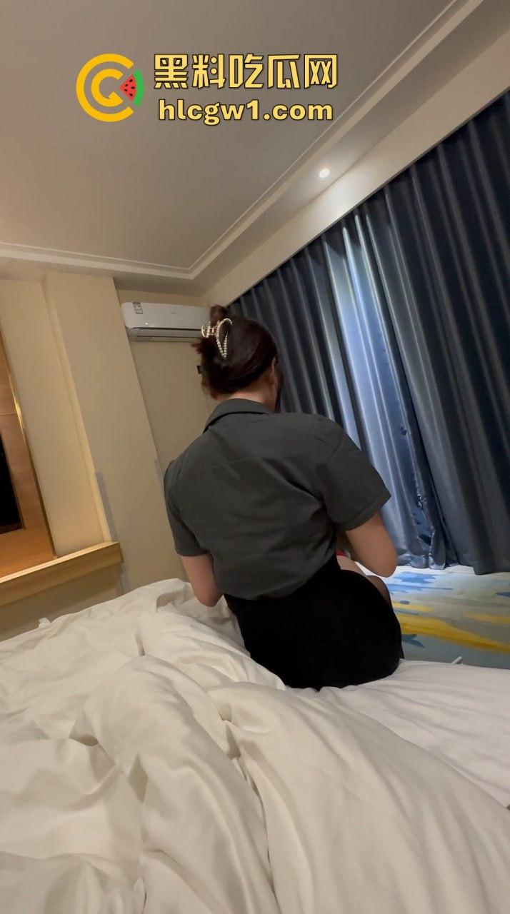 广州约炮大神征服巨乳少妇『蔡钰彤』！海底捞约会后无套操到爆，黑丝加持一夜五次，这不比找鸡更划算！-9
