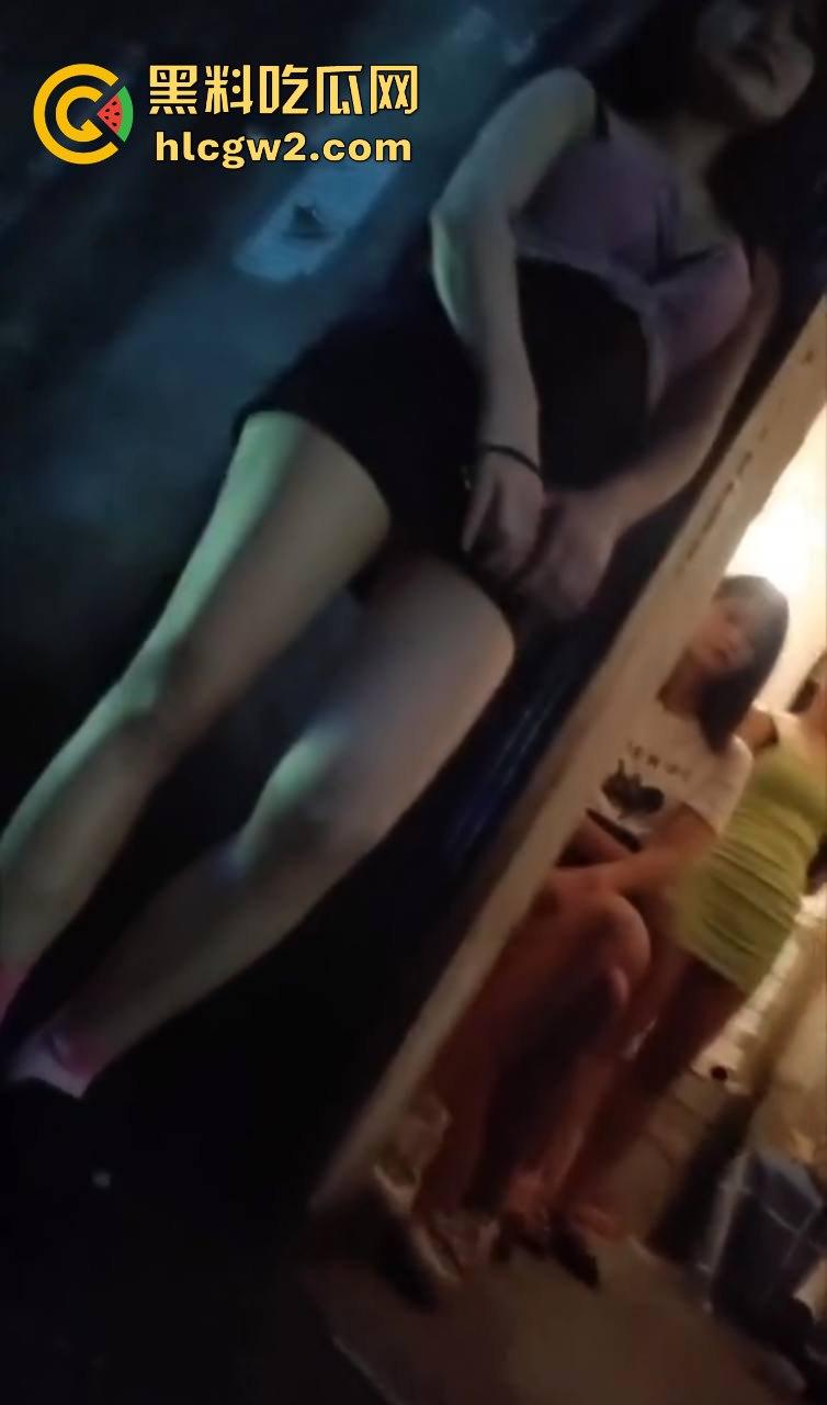 汕头骚鸡就业压力爆表 白天起步价150晚上200 嫩妹抱着价目表求大哥消费 粉丝赶紧进来吃福利！-11