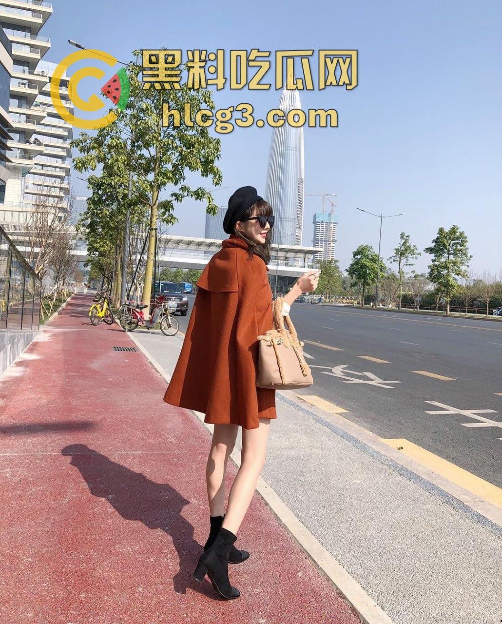 【震撼爆料】华航空姐『Qbee』私拍淫乱群P开房视频流出，火辣表现惊呆万千网友！-9