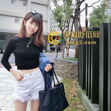 【震撼爆料】华航空姐『Qbee』私拍淫乱群P开房视频流出，火辣表现惊呆万千网友！-10