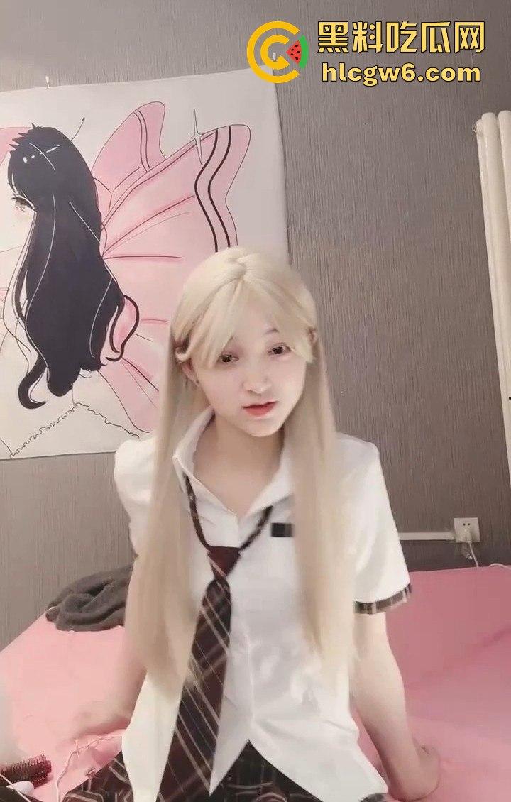 千禧年极品嫩货【娜娜】下海被猥琐大叔玩到崩溃！JK制服骚气撩人，大屌狂捅多毛嫩穴，骑乘猛操后入打桩全套！-4