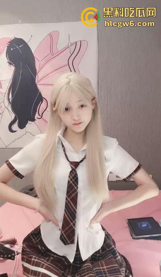 千禧年极品嫩货【娜娜】下海被猥琐大叔玩到崩溃！JK制服骚气撩人，大屌狂捅多毛嫩穴，骑乘猛操后入打桩全套！-7