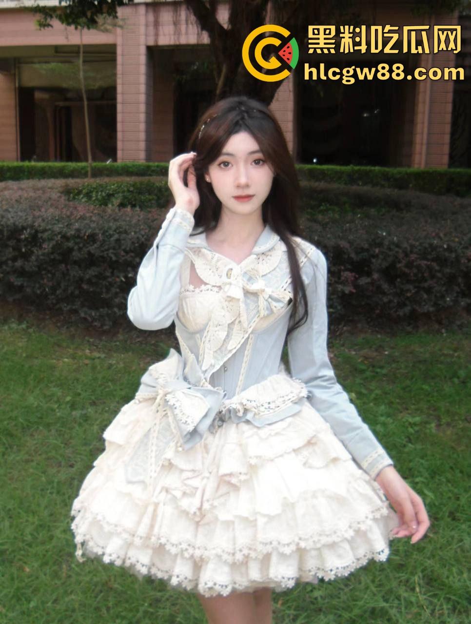 广东【范月】粉嫩骚穴自拍发网友，嘴上喊哥哥手上撸，打着打游戏名义线下开操蜜桃臀口活三连直接射！-5