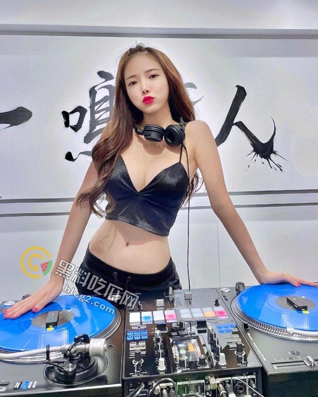 大二女学生开房被同学疯狂迷奸玩弄抠逼，惊悚内幕曝光！-6