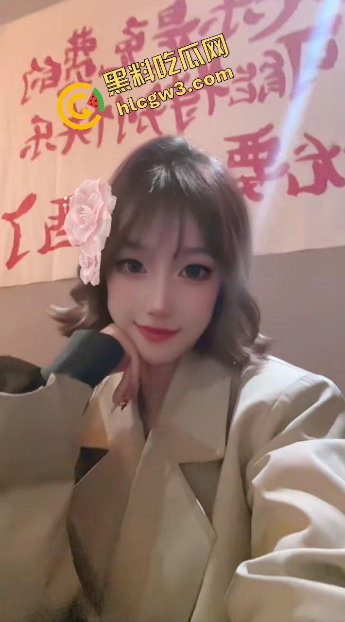 泉州轻工职业学院反差婊单身母狗『刘诗萌』富家小姐爱露出 全裸洗澡搓奶淫荡至极！独家曝光！-3