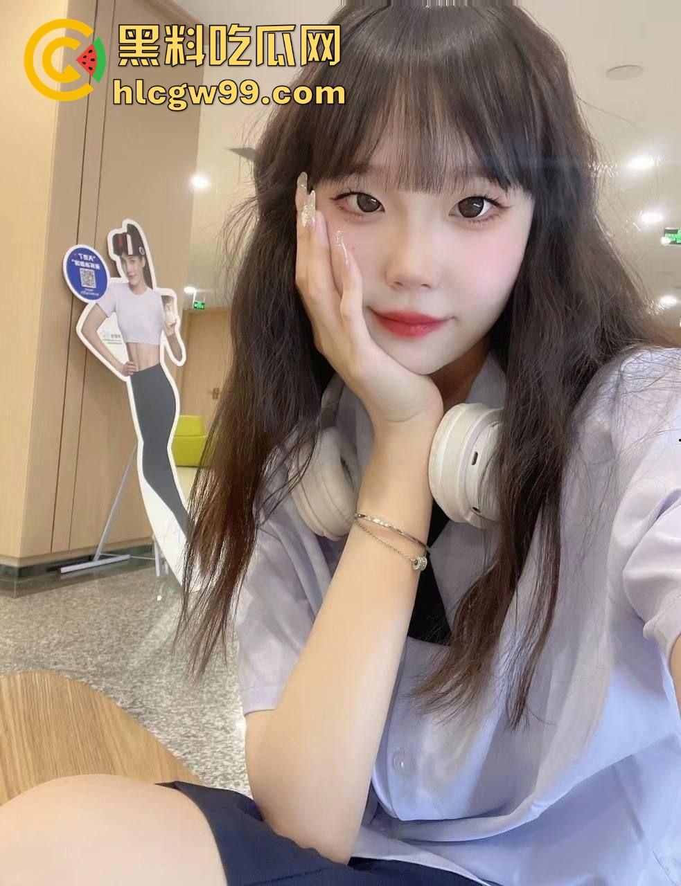 初恋还是初恋，嫩逼还是嫩逼，回家过年相遇，几杯酒下肚直接开房，一摸还是当年那个水汪汪的感觉！-2