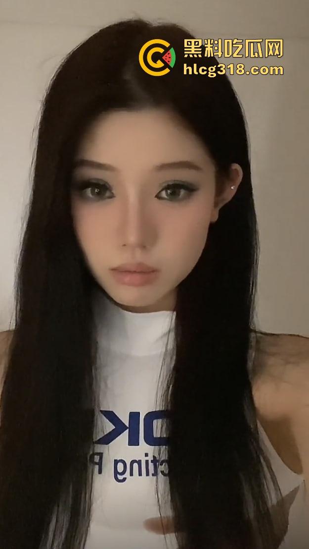 单眼皮小黄豆惨遭助理『芮芮iris』阴间操作，背后接单爆陪睡视频，网红圈再出新大瓜！-9