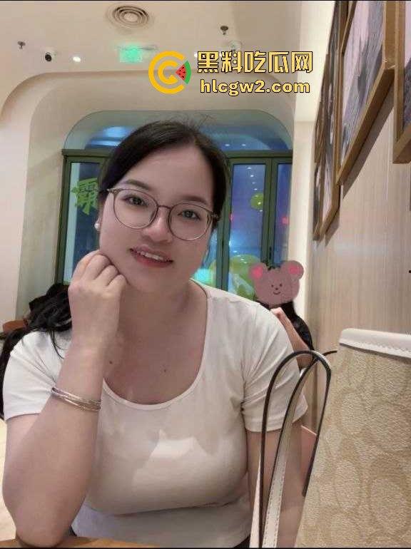 B站巨乳网红【戴子daizi】私密视频流出 丰满反差大骚货，气质像极了以前那位老师 独家曝光！-2