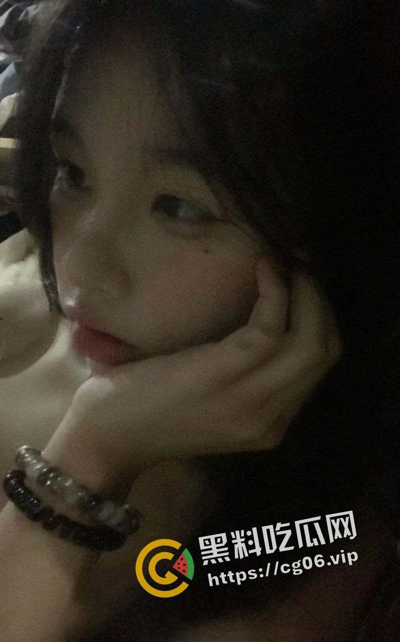 福建反差婊女高中生1v3 还高中就阅屌无数  学校天台露出一战成名 脸庞稚嫩确实巨乳母狗-1