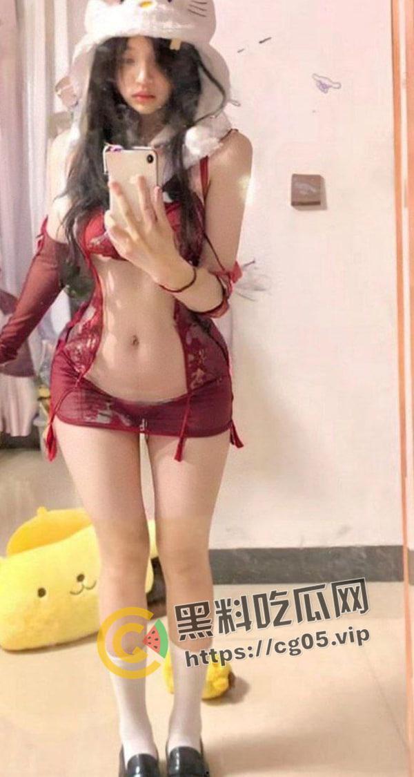 福建反差婊女高中生1v3 还高中就阅屌无数  学校天台露出一战成名 脸庞稚嫩确实巨乳母狗-5