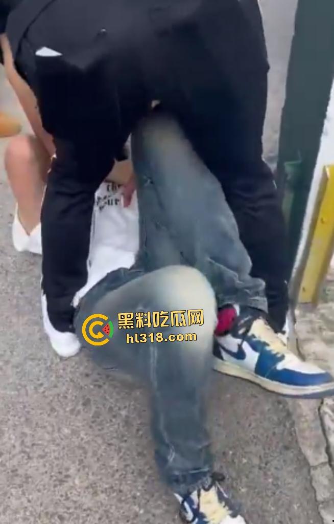 上海杨浦地下车库惊爆恶霸群殴未成年人，恶霸女友还竖大拇指点赞叫嚣-6