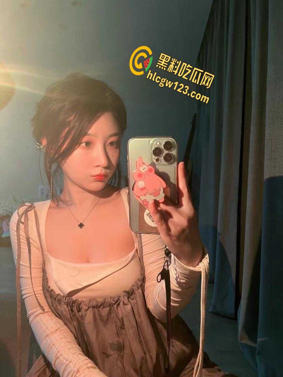 赣州师范科技学院【杨嘉婧】，青春期的身体就是躁动，粉逼都肿了嘴上还喊着我要！-5