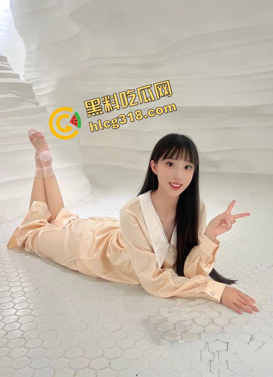 杭州传媒大学江南嫩妹『贾希梦』分手 前男友怒爆亲热视频，这水嫩小骚货你不珍惜，那就大家一起看！-7