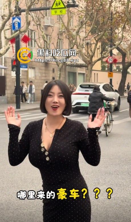 抖音百万粉贱婊【兔兔1104】反差少妇不雅视频满天飞，绝美骚逼勾魂操人，装你妈的清纯啊！-9