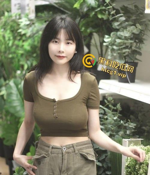 海南巨乳胸模「李婉莹」性感自拍曝光！极品巨乳蜂腰翘臀！水中浴身肌肤光滑透亮让人欲罢不能！-1