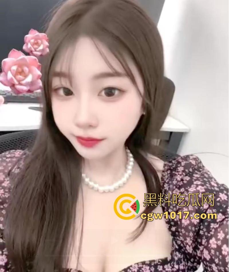 女生的聊天记录一直都是这么黄这么炸裂的吗？小仙女上班逼痒直接与老公车震，姐妹们骚话连篇，骚气冲天的群聊实录！-17