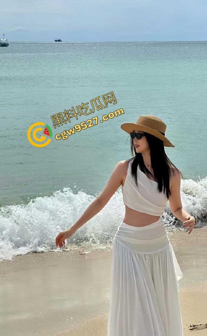 浙江00后学生妹【李丹】夺魄翘臀被男友猛操!渣男分手后不雅视频怒曝全网,极品嫩妹反差至极!-1