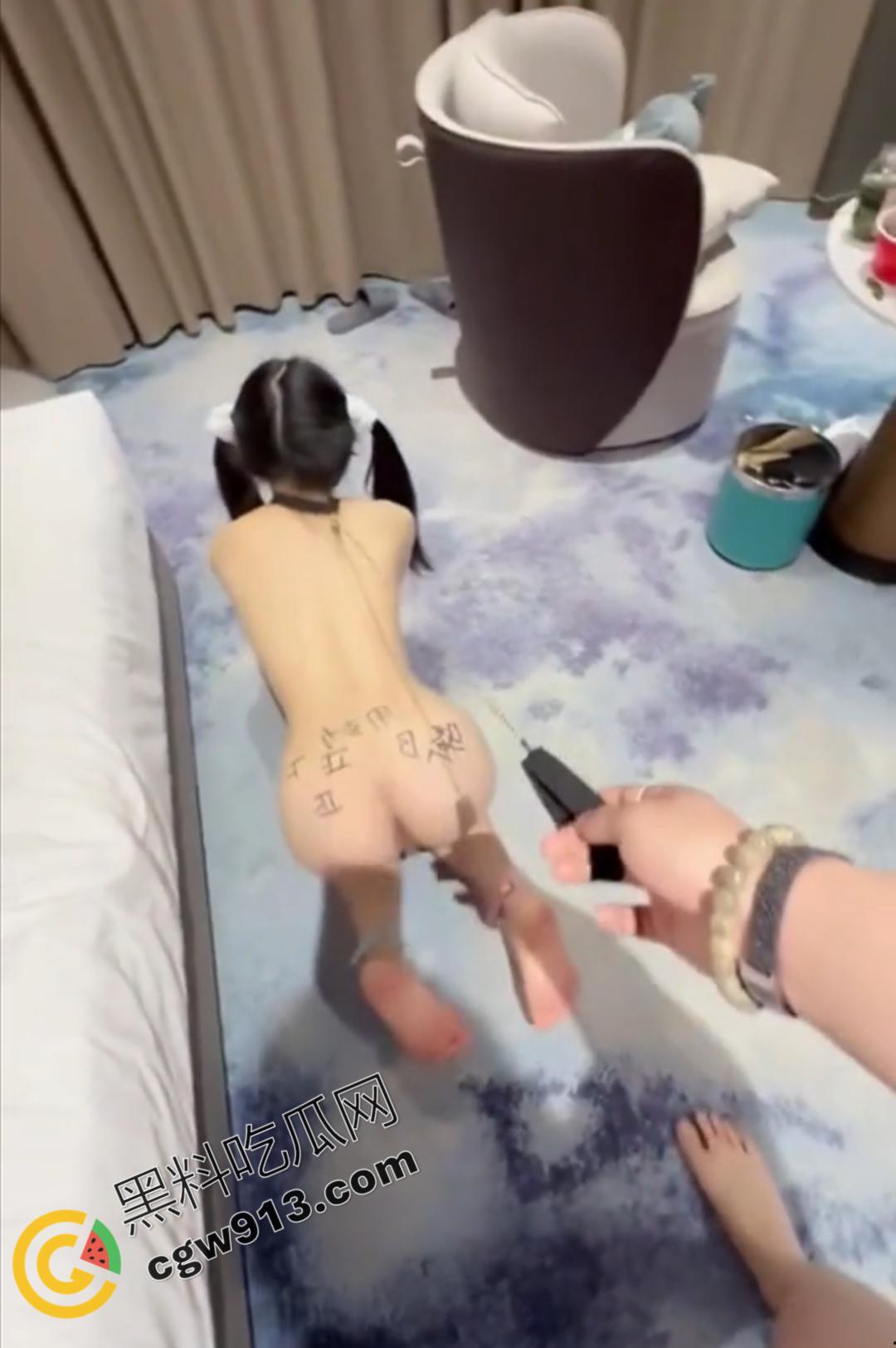 上海抖音小萝莉【仅呆酱】化身金主乖巧母狗，阳台做爱，户外露出，被神秘大佬肆意调教，反差极大引爆全网-7