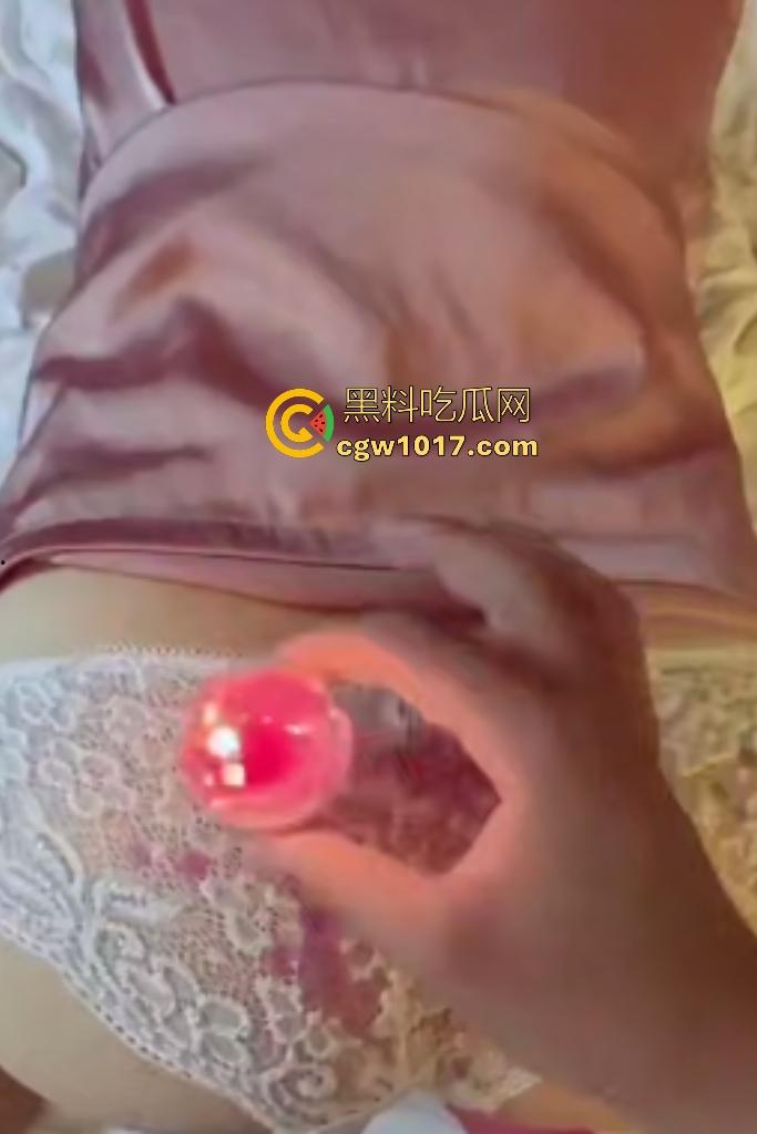 姐姐和弟弟玩大冒险被灌醉，直接上皮鞭跳蛋调教姐姐，口交技术老练差点秒射，估计口过很多老男人了吧？-4