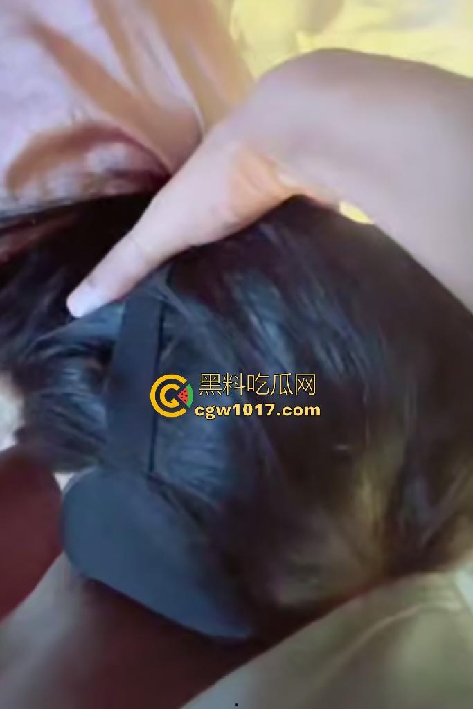 姐姐和弟弟玩大冒险被灌醉，直接上皮鞭跳蛋调教姐姐，口交技术老练差点秒射，估计口过很多老男人了吧？-5