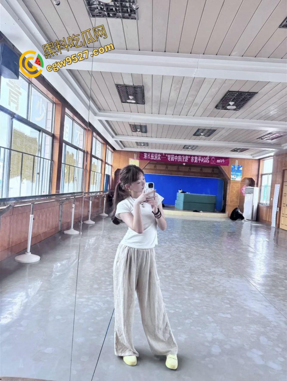 山东青岛平度舞蹈生【郑媛菲】，背着异地恋男友酒吧鬼混，多次酒吧厕所打炮，这身材妥妥的炮机！-3